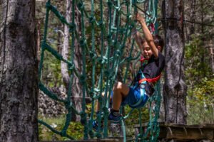 Parcours-aventure-aux-Gorges-du-Verdon-Abroad-Rafting-scaled-3